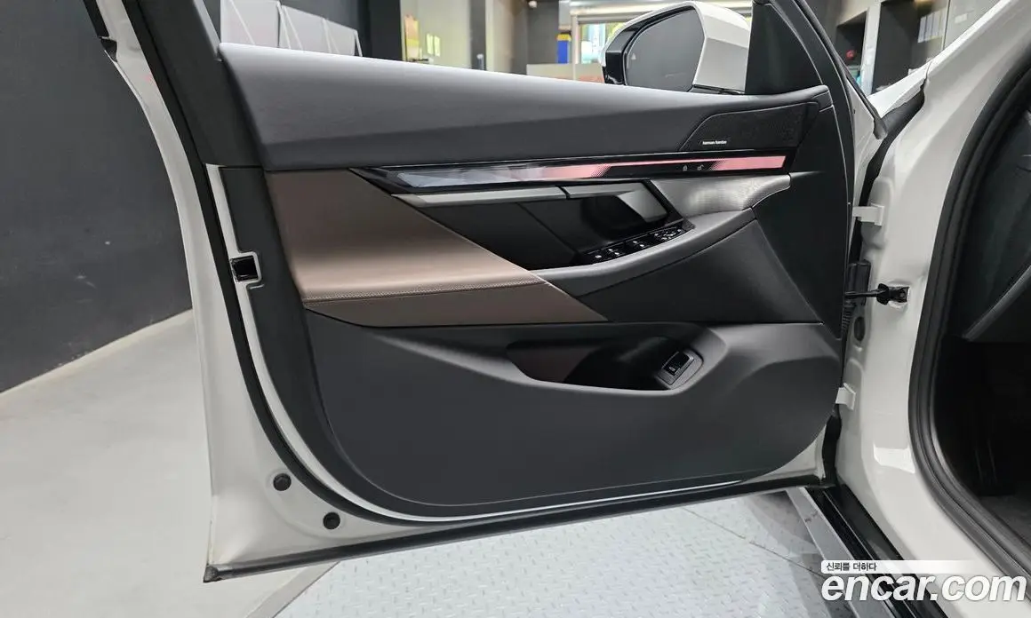 BMW 5 серия 2025 2.0 автомат (гидро), фото 14 BMW 5 серия 2025 2.0 автомат (гидро), фото 14