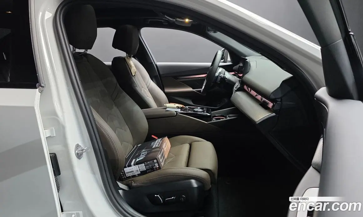 BMW 5 серия 2025 2.0 автомат (гидро), фото 16 BMW 5 серия 2025 2.0 автомат (гидро), фото 16