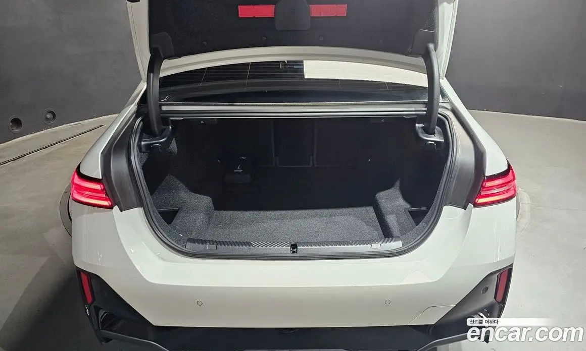 BMW 5 серия 2025 2.0 автомат (гидро), фото 31 BMW 5 серия 2025 2.0 автомат (гидро), фото 31