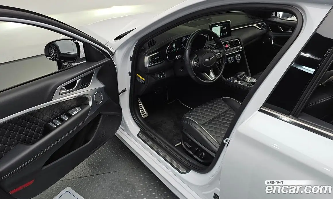 Genesis G70 2018 2.0 автомат (гидро), фото 16 Genesis G70 2018 2.0 автомат (гидро), фото 16
