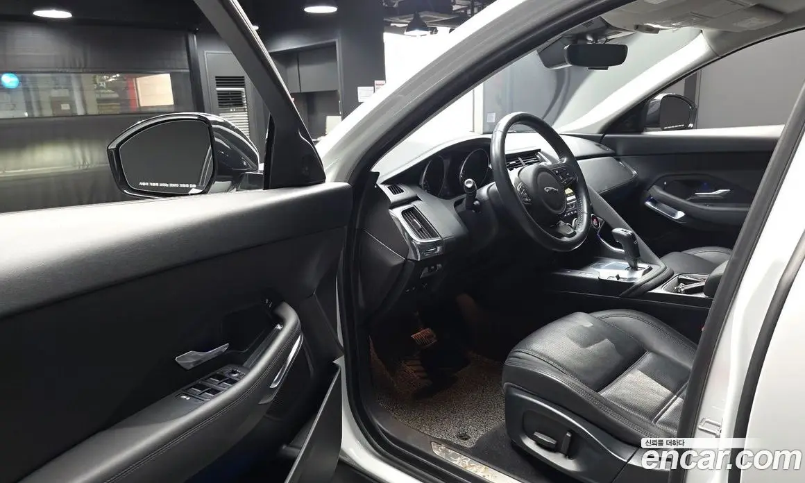 Jaguar E-Pace 2018 2.0 автомат (гидро), фото 13 Jaguar E-Pace 2018 2.0 автомат (гидро), фото 13