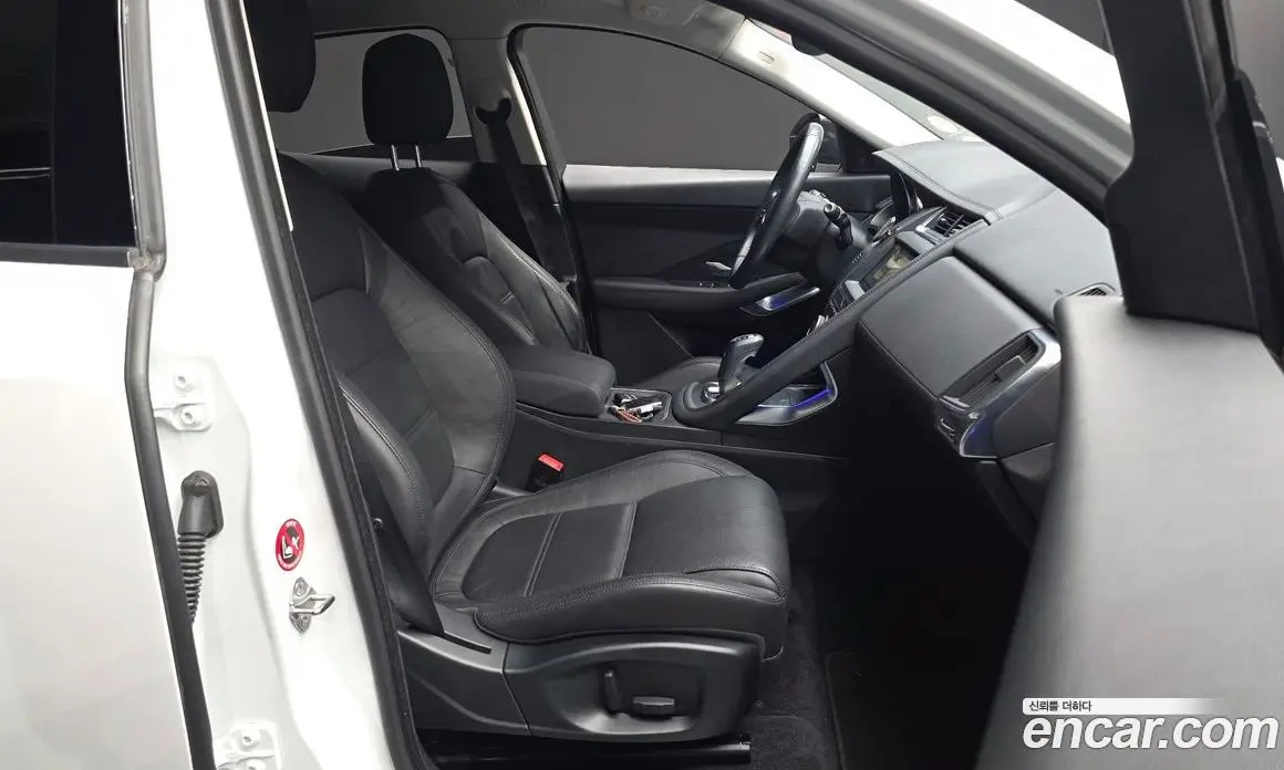Jaguar E-Pace 2018 2.0 автомат (гидро), фото 16 Jaguar E-Pace 2018 2.0 автомат (гидро), фото 16