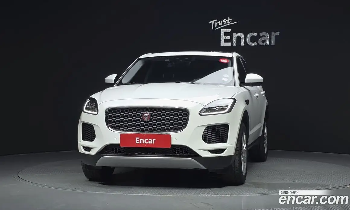 Jaguar E-Pace 2018 2.0 автомат (гидро), фото 3 Jaguar E-Pace 2018 2.0 автомат (гидро), фото 3