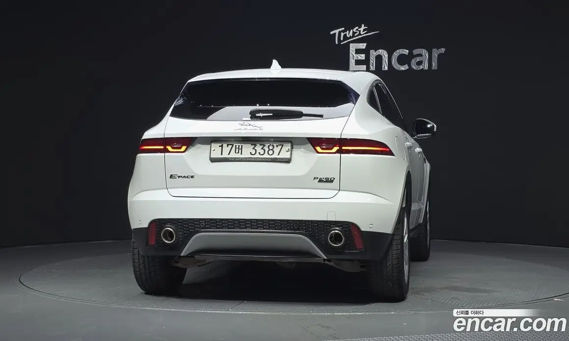 Jaguar E-Pace 2018 2.0 автомат (гидро), фото 4 Jaguar E-Pace 2018 2.0 автомат (гидро), фото 4
