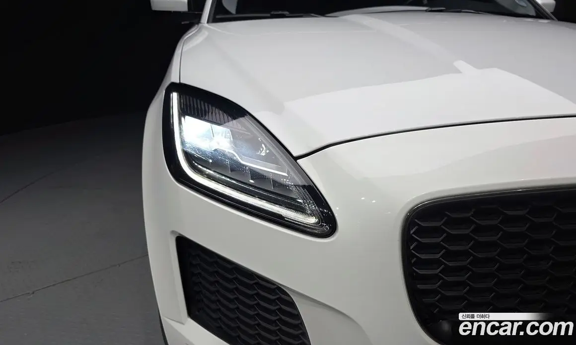 Jaguar E-Pace 2018 2.0 автомат (гидро), фото 8 Jaguar E-Pace 2018 2.0 автомат (гидро), фото 8