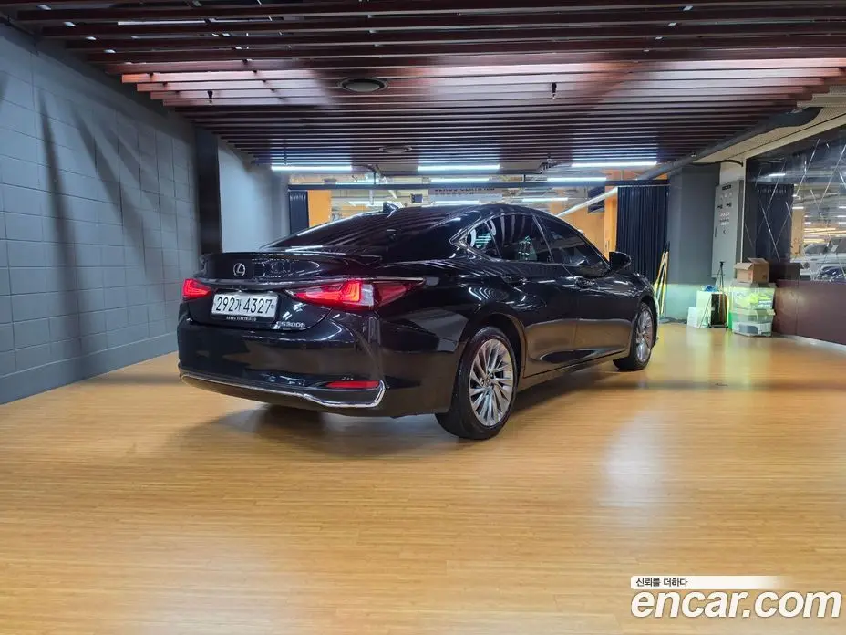 Lexus ES 2023 2.5 автомат (вариатор), фото 2 Lexus ES 2023 2.5 автомат (вариатор), фото 2
