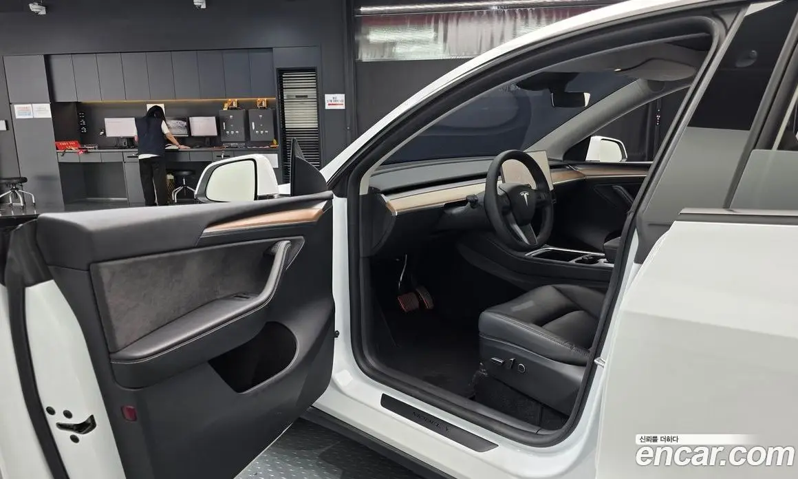 Tesla Model Y 2024 0.2 автомат (гидро), фото 12 Tesla Model Y 2024 0.2 автомат (гидро), фото 12