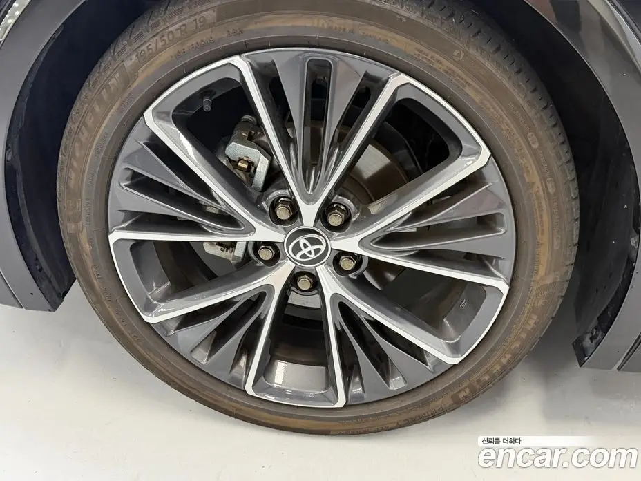 Toyota Prius 2024 2.0 автомат (гидро), фото 15 Toyota Prius 2024 2.0 автомат (гидро), фото 15