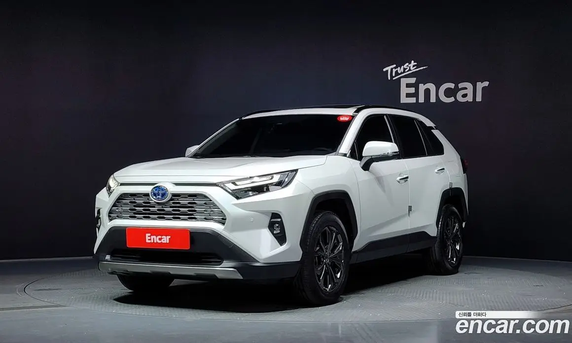 Toyota RAV4 2024 2.5 автомат (гидро), фото 1 Toyota RAV4 2024 2.5 автомат (гидро), фото 1