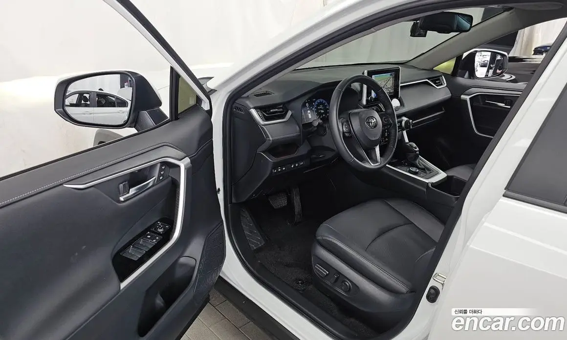 Toyota RAV4 2024 2.5 автомат (гидро), фото 13 Toyota RAV4 2024 2.5 автомат (гидро), фото 13