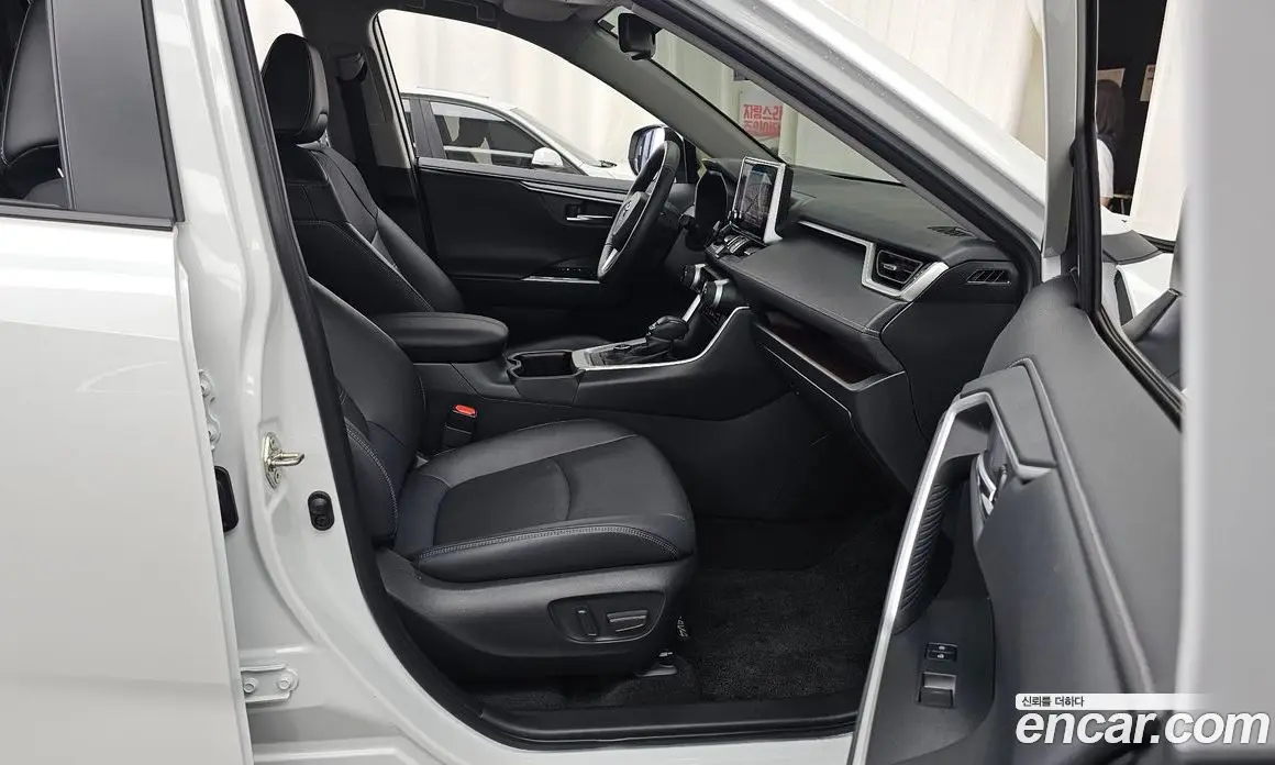 Toyota RAV4 2024 2.5 автомат (гидро), фото 17 Toyota RAV4 2024 2.5 автомат (гидро), фото 17