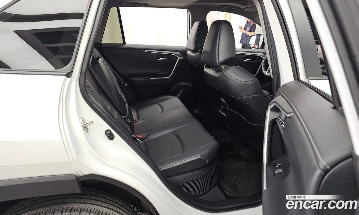 Toyota RAV4 2024 2.5 автомат (гидро), фото 18 Toyota RAV4 2024 2.5 автомат (гидро), фото 18