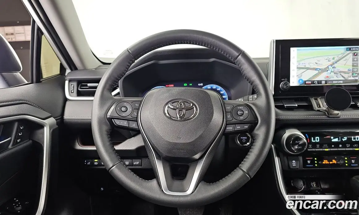 Toyota RAV4 2024 2.5 автомат (гидро), фото 19 Toyota RAV4 2024 2.5 автомат (гидро), фото 19