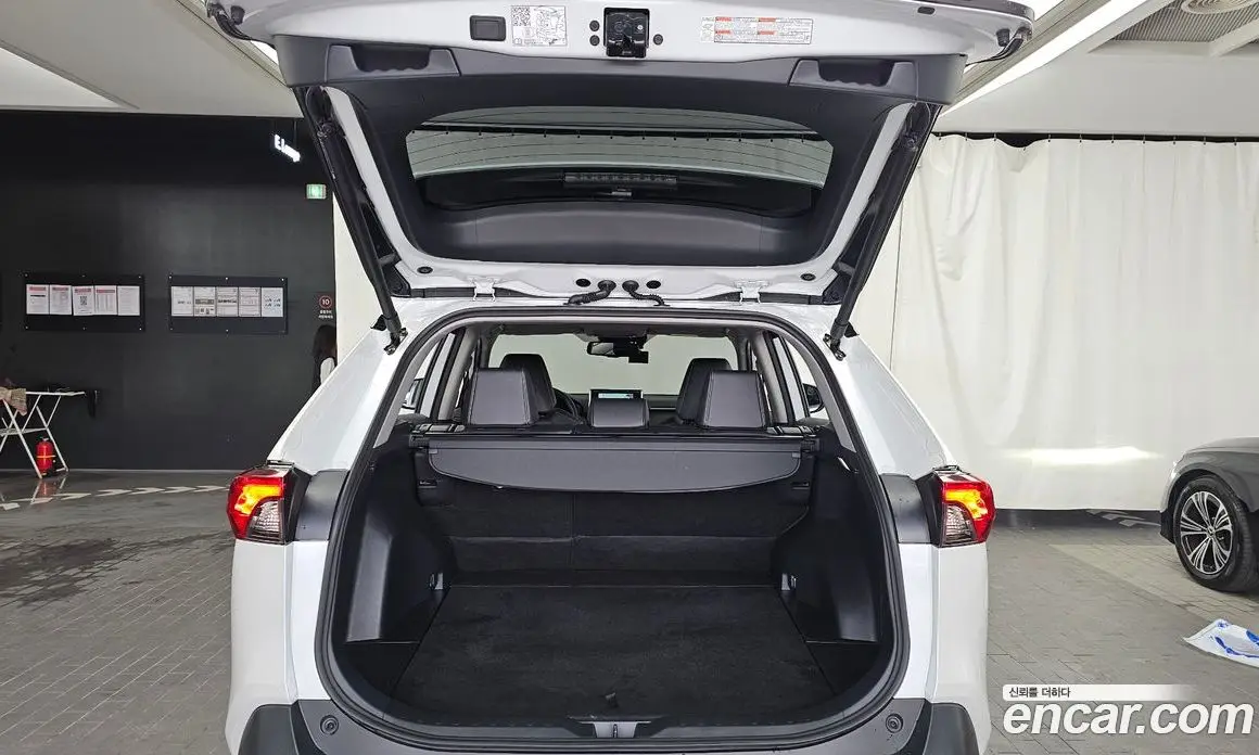 Toyota RAV4 2024 2.5 автомат (гидро), фото 26 Toyota RAV4 2024 2.5 автомат (гидро), фото 26