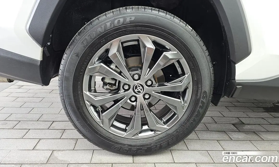Toyota RAV4 2024 2.5 автомат (гидро), фото 5 Toyota RAV4 2024 2.5 автомат (гидро), фото 5