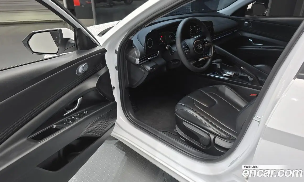 Hyundai Avante 2023 1.6 автомат (гидро), фото 13