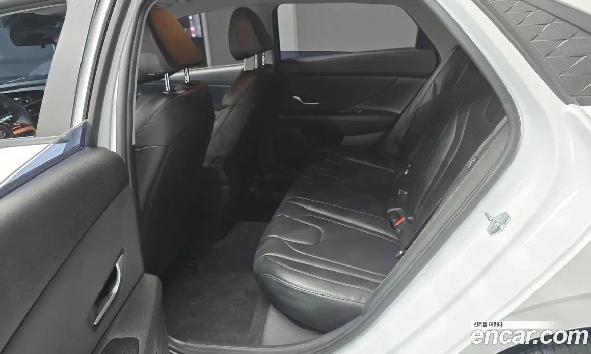 Hyundai Avante 2023 1.6 автомат (гидро), фото 17