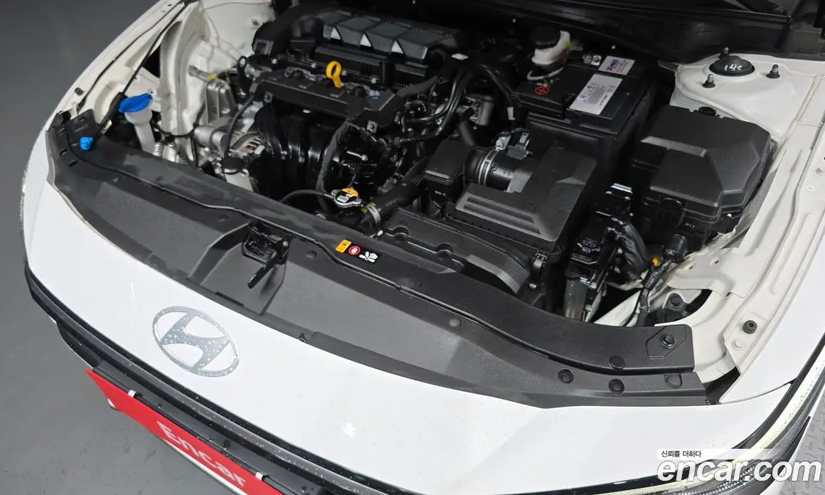 Hyundai Avante 2023 1.6 автомат (гидро), фото 6