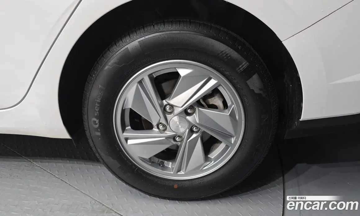 Hyundai Avante 2023 1.6 автомат (гидро), фото 7