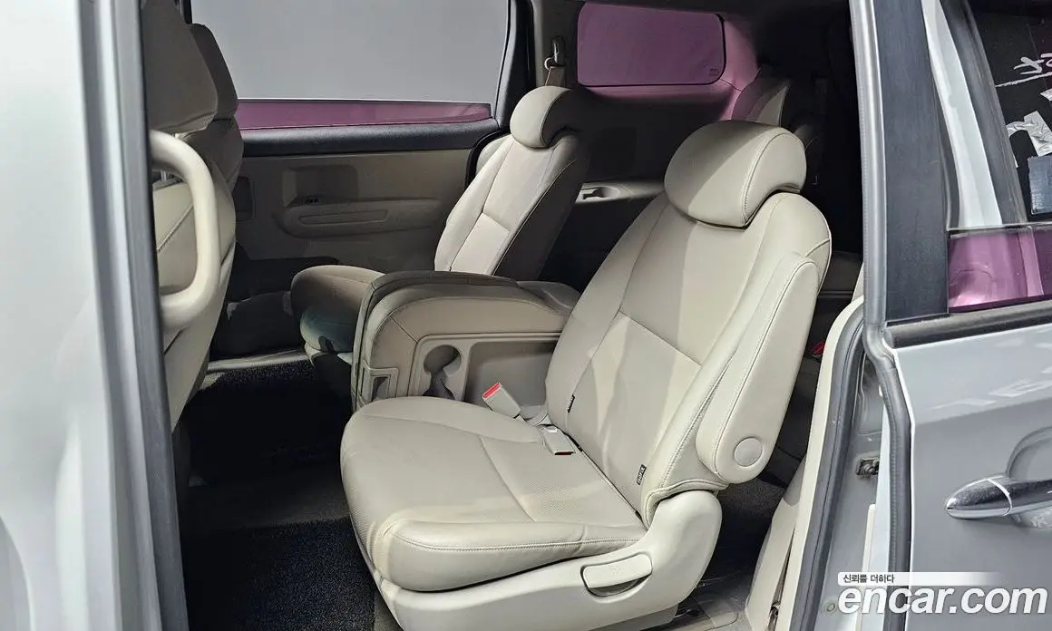 Kia Carnival 2018 2.2 автомат (гидро), фото 16 Kia Carnival 2018 2.2 автомат (гидро), фото 16