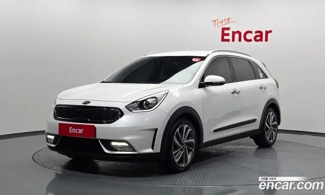 Kia Niro 2016 1.6 автомат (гидро), миниатюра 1 Kia Niro 2016 1.6 автомат (гидро), миниатюра 1