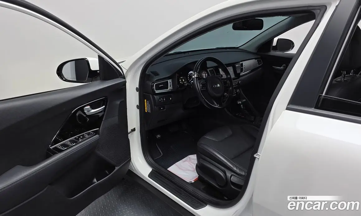 Kia Niro 2016 1.6 автомат (гидро), фото 10 Kia Niro 2016 1.6 автомат (гидро), фото 10
