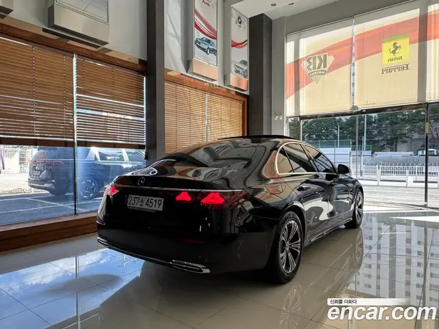 Mercedes-Benz E-Class 2024 2.0 автомат (гидро), миниатюра 2