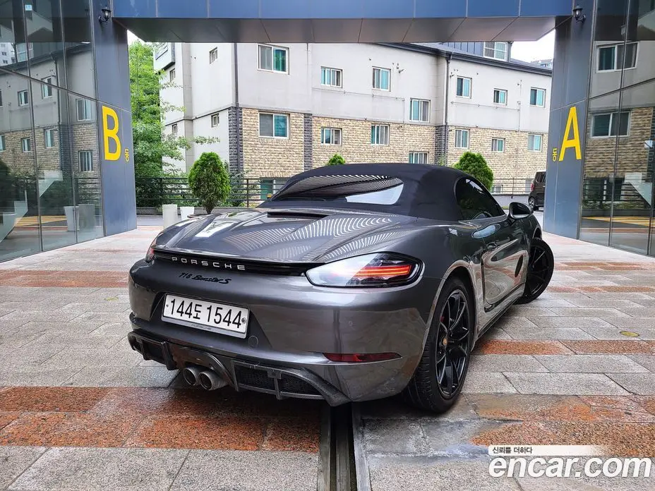 Porsche 718 2016 2.5 автомат (гидро), фото 3 Porsche 718 2016 2.5 автомат (гидро), фото 3