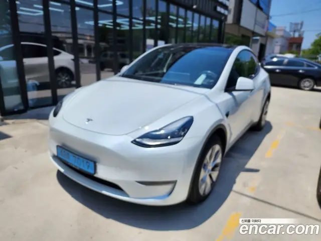 Tesla Model Y 2022 автомат (гидро), миниатюра 1 Tesla Model Y 2022 автомат (гидро), миниатюра 1
