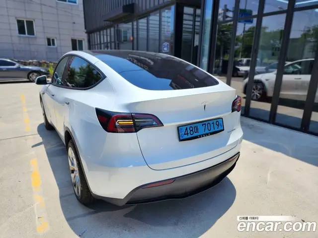 Tesla Model Y 2022 автомат (гидро), миниатюра 2 Tesla Model Y 2022 автомат (гидро), миниатюра 2