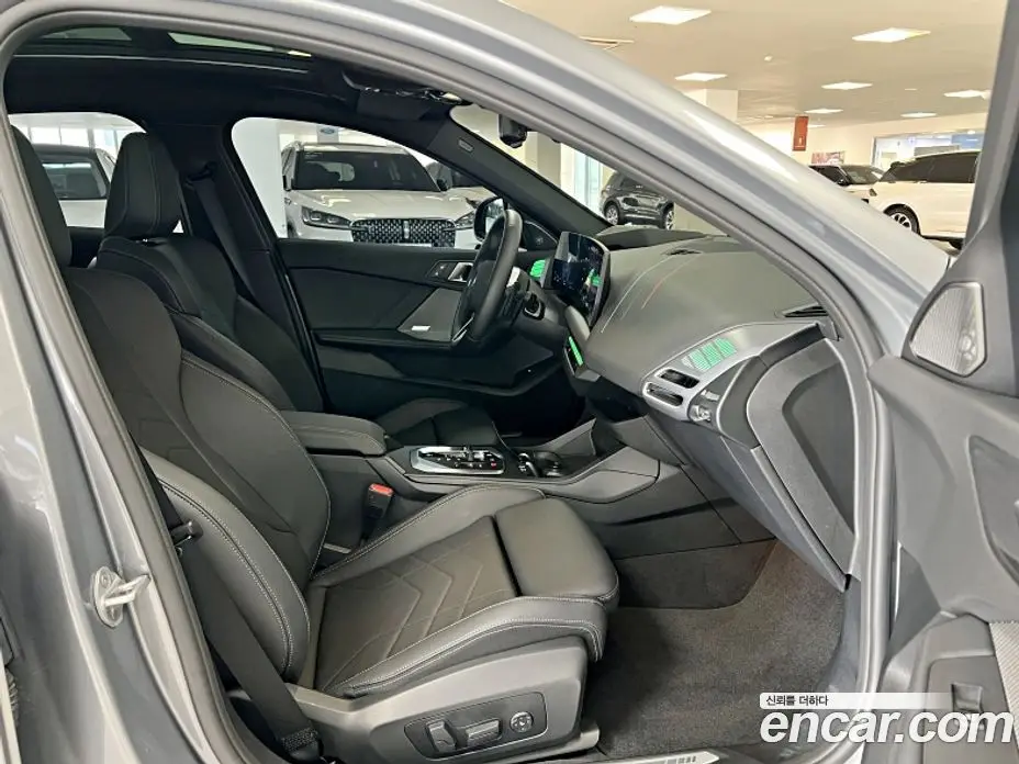 BMW 1 серия 2025 2.0 автомат (гидро), фото 12 BMW 1 серия 2025 2.0 автомат (гидро), фото 12