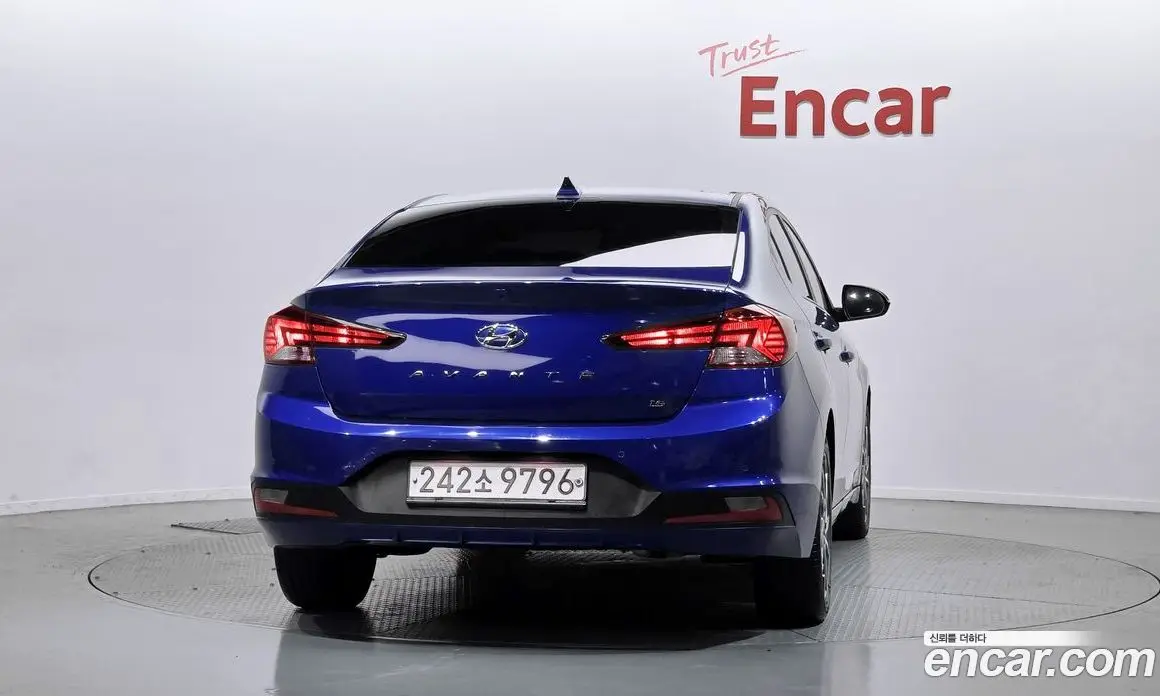 Hyundai Avante 2018 1.6 автомат (гидро), фото 4