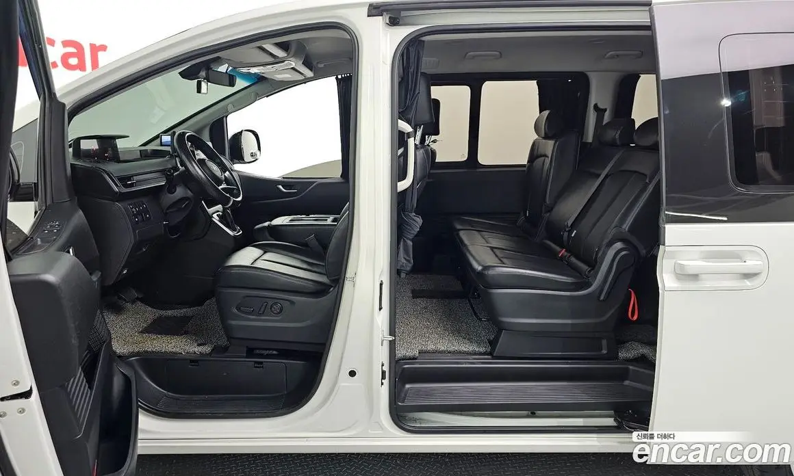 Hyundai Staria 2021 2.2 автомат (гидро), фото 11