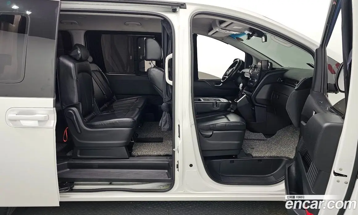 Hyundai Staria 2021 2.2 автомат (гидро), фото 12