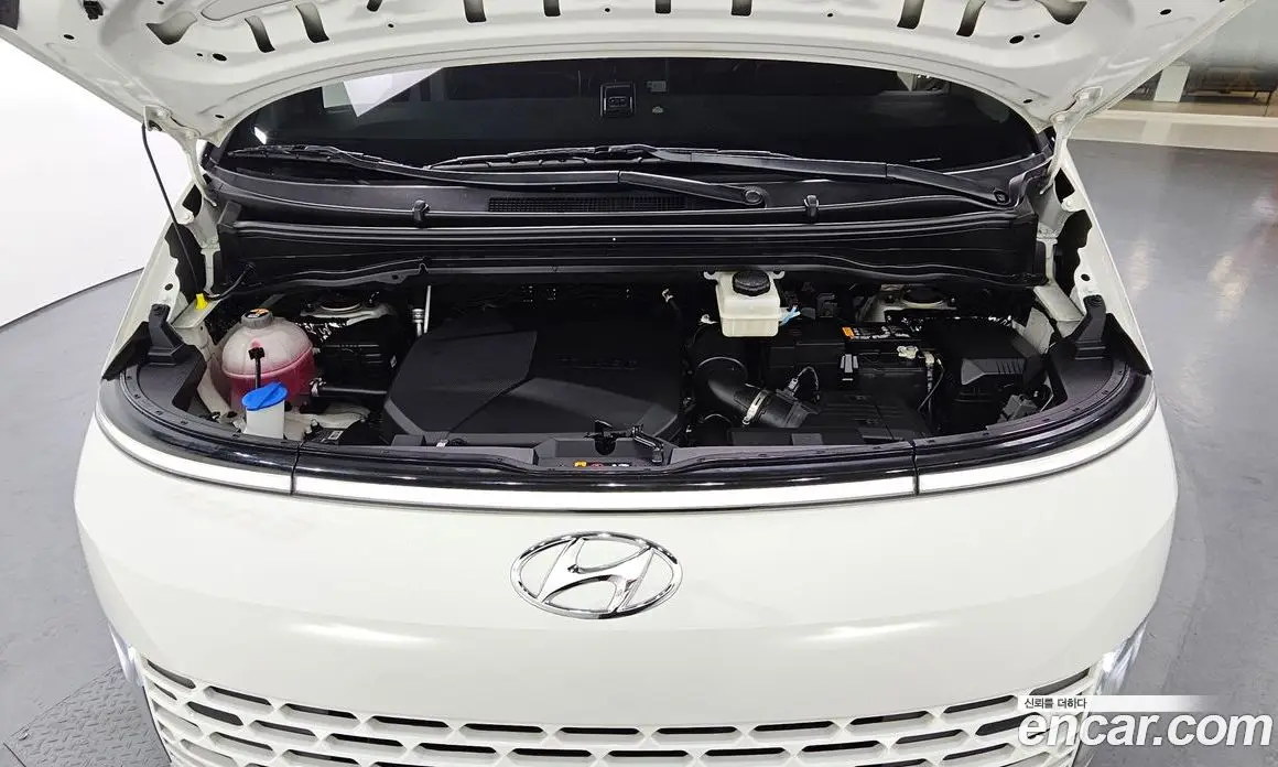Hyundai Staria 2021 2.2 автомат (гидро), фото 6