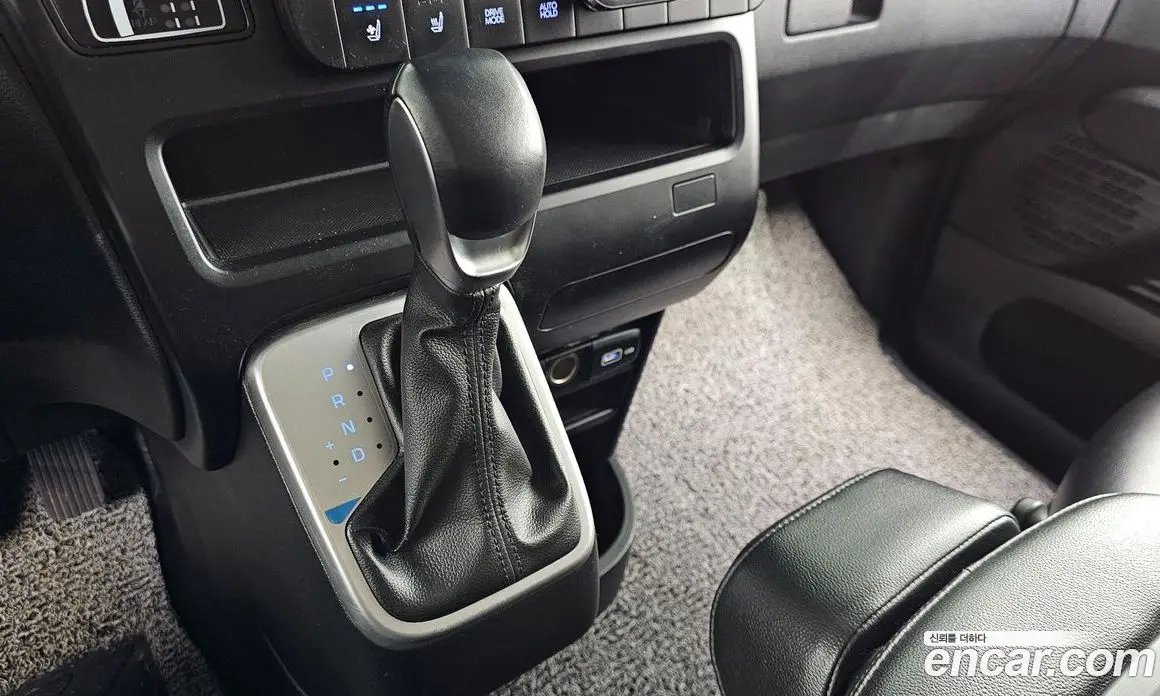 Hyundai Staria 2021 2.2 автомат (гидро), фото 9