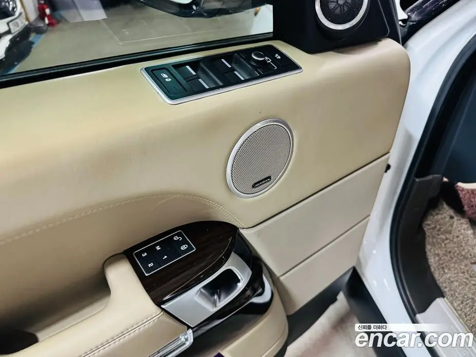 Land Rover Range Rover 2015 4.4 автомат (гидро), фото 19 Land Rover Range Rover 2015 4.4 автомат (гидро), фото 19