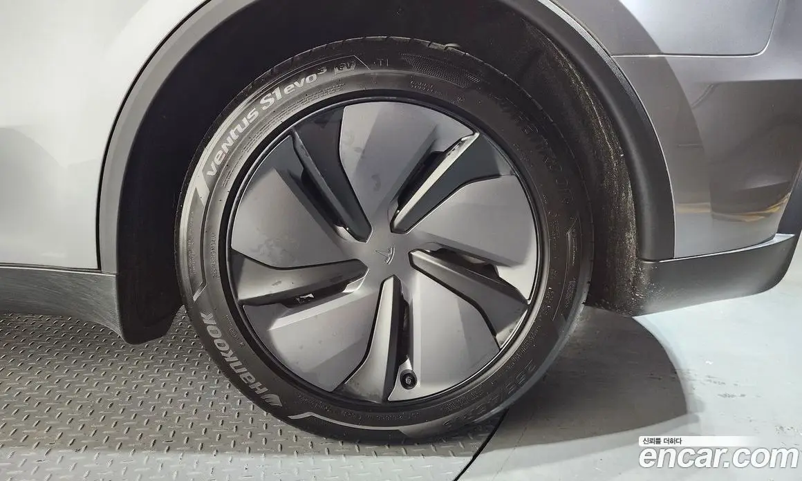 Tesla Model Y 2025 0.2 автомат (гидро), фото 7 Tesla Model Y 2025 0.2 автомат (гидро), фото 7
