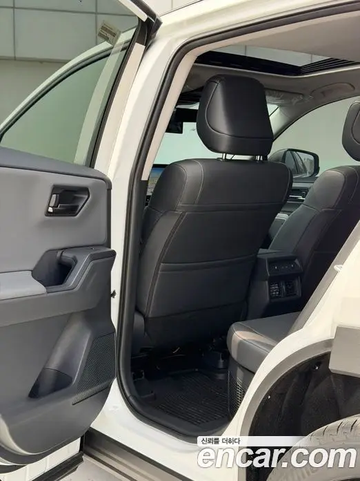 Toyota RAV4 2026 2.5 автомат (гидро), фото 12 Toyota RAV4 2026 2.5 автомат (гидро), фото 12