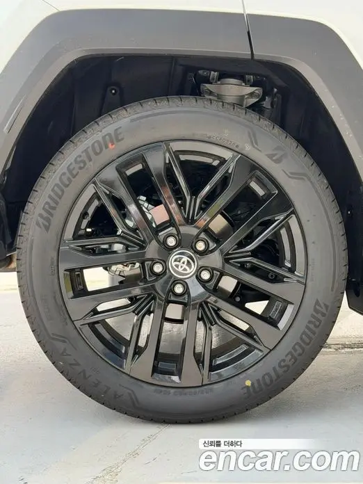 Toyota RAV4 2026 2.5 автомат (гидро), фото 15 Toyota RAV4 2026 2.5 автомат (гидро), фото 15
