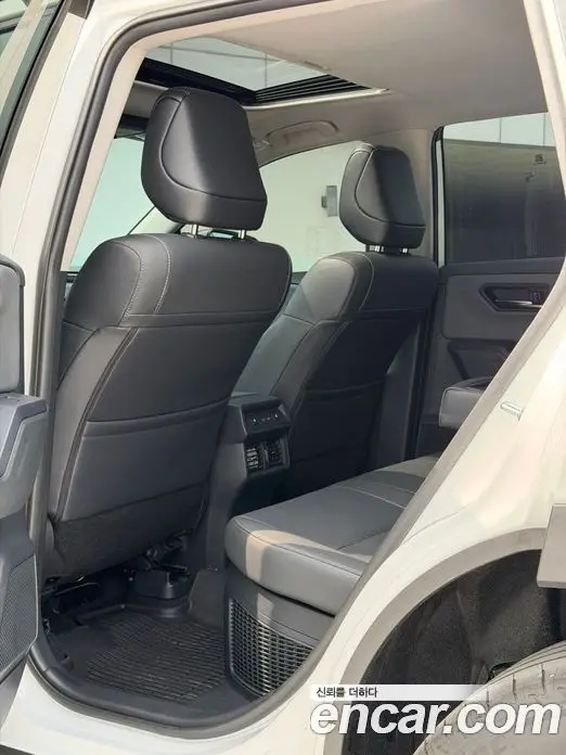 Toyota RAV4 2026 2.5 автомат (гидро), фото 16 Toyota RAV4 2026 2.5 автомат (гидро), фото 16