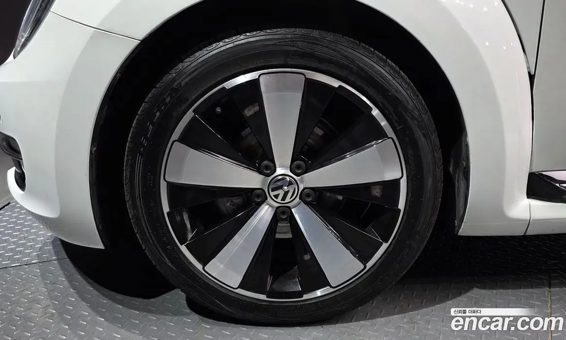 Volkswagen Beatle 2015 2.0 автомат (гидро), фото 5 Volkswagen Beatle 2015 2.0 автомат (гидро), фото 5