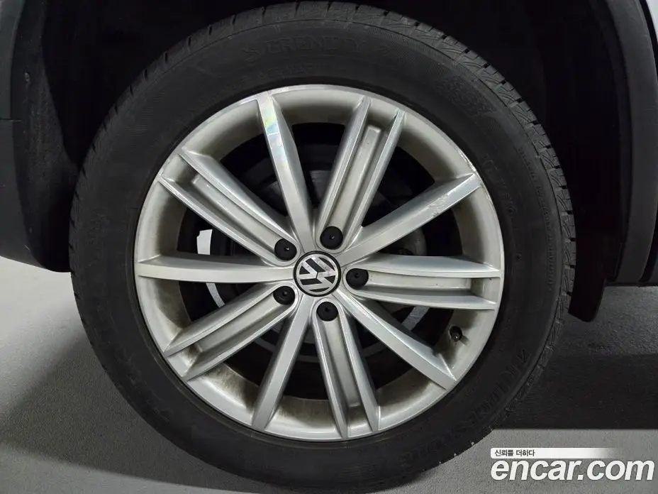 Volkswagen Tiguan 2016 2.0 автомат (гидро), фото 16 Volkswagen Tiguan 2016 2.0 автомат (гидро), фото 16