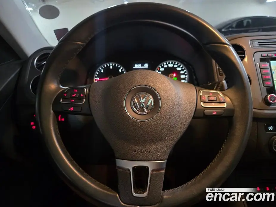 Volkswagen Tiguan 2016 2.0 автомат (гидро), фото 18 Volkswagen Tiguan 2016 2.0 автомат (гидро), фото 18