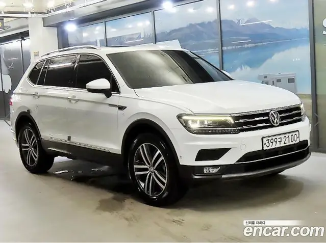 Volkswagen Tiguan 2020 2.0 автомат (гидро), миниатюра 1 Volkswagen Tiguan 2020 2.0 автомат (гидро), миниатюра 1