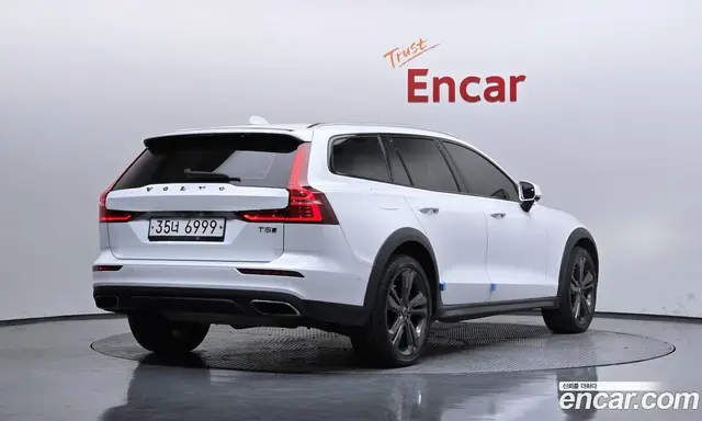 Volvo V60 2019 2.0 автомат (гидро), миниатюра 2 Volvo V60 2019 2.0 автомат (гидро), миниатюра 2