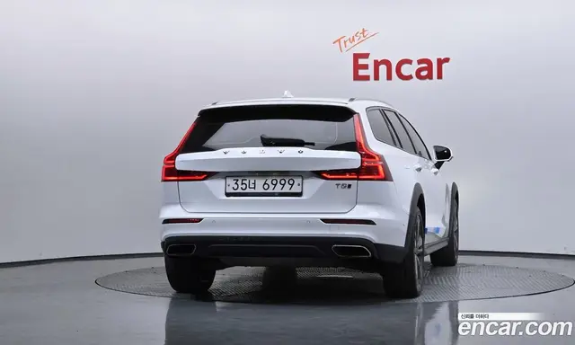Volvo V60 2019 2.0 автомат (гидро), миниатюра 4 Volvo V60 2019 2.0 автомат (гидро), миниатюра 4