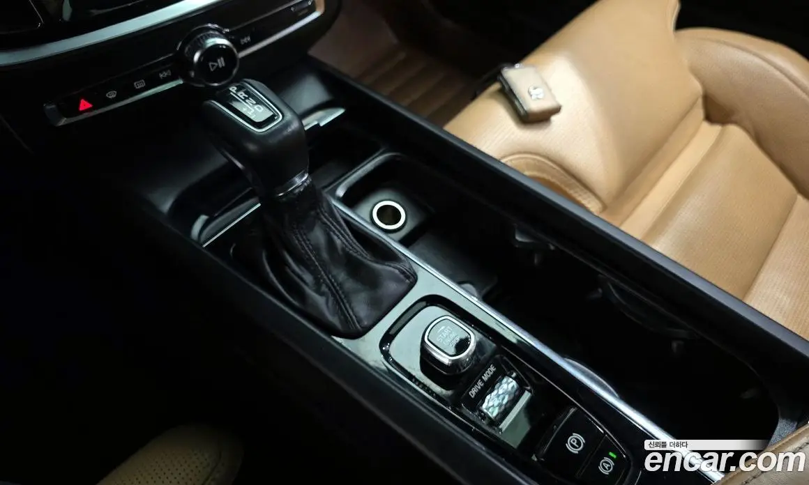 Volvo V60 2019 2.0 автомат (гидро), фото 9 Volvo V60 2019 2.0 автомат (гидро), фото 9