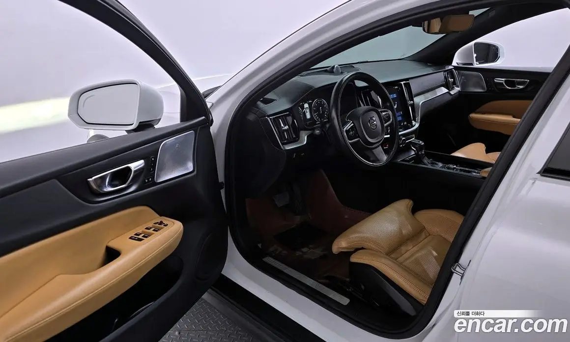 Volvo V60 2019 2.0 автомат (гидро), фото 10 Volvo V60 2019 2.0 автомат (гидро), фото 10