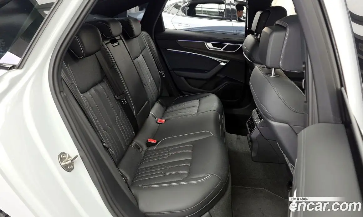 Audi A6 2025 2.0 автомат (гидро), фото 12